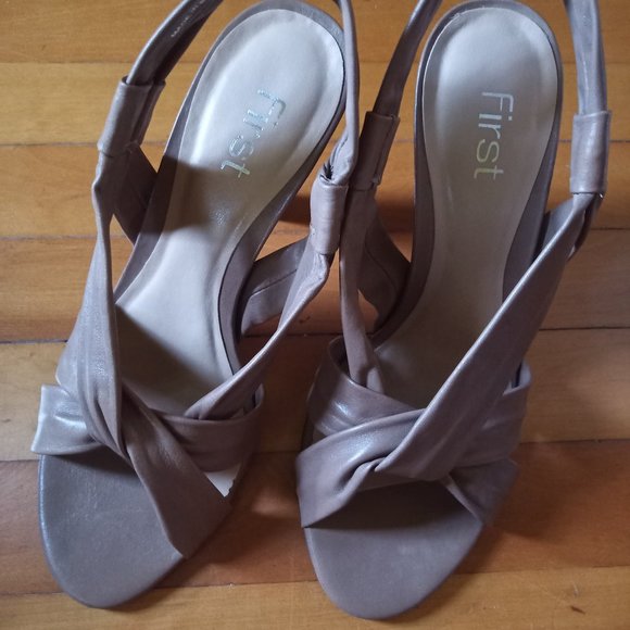 Leather Heeled Sandals, Taupe color, Size 7.5 - Picture 5 of 11